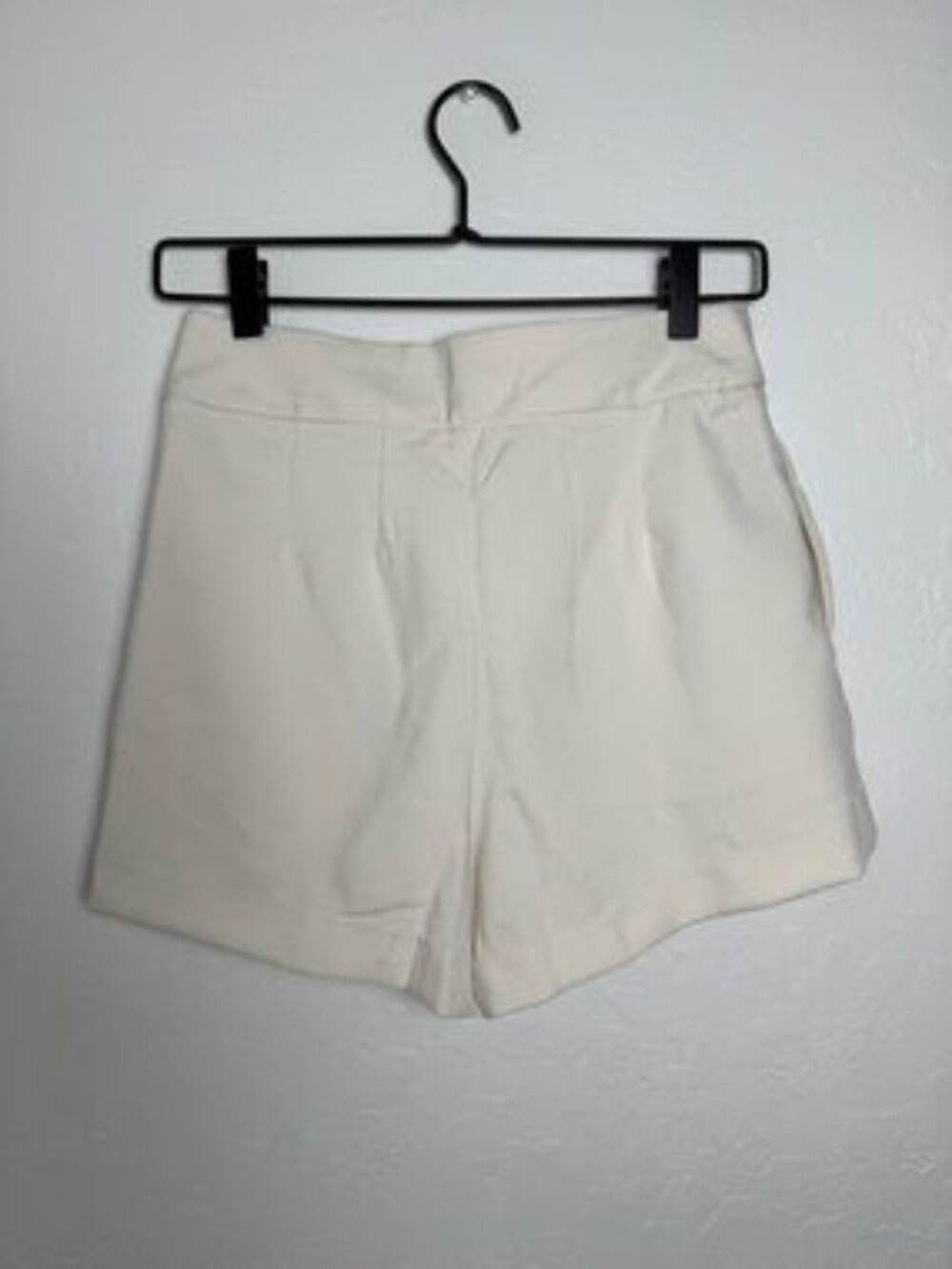 Off White High-Rise Tailored Shorts - Picture 5 of 5